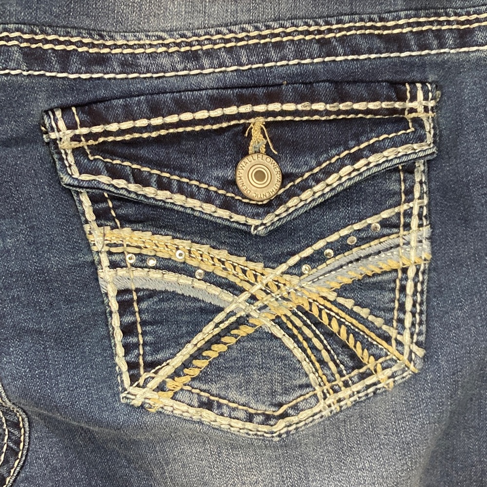 Wallflower Junior’s Dark Blue Boot Cut Jeans - Picture 3 of 11
